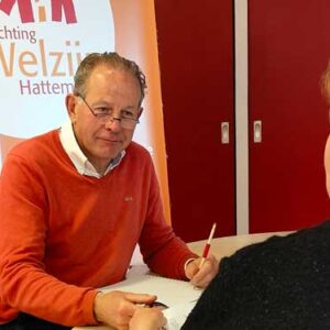 In gesprek bij OpKoers, hulp bij financiën.